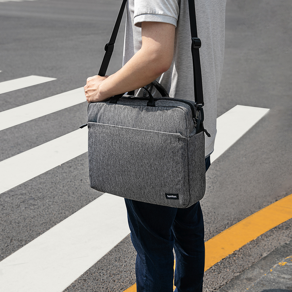 Túi xác Tomtoc Shoulder Bag for MacBook 15