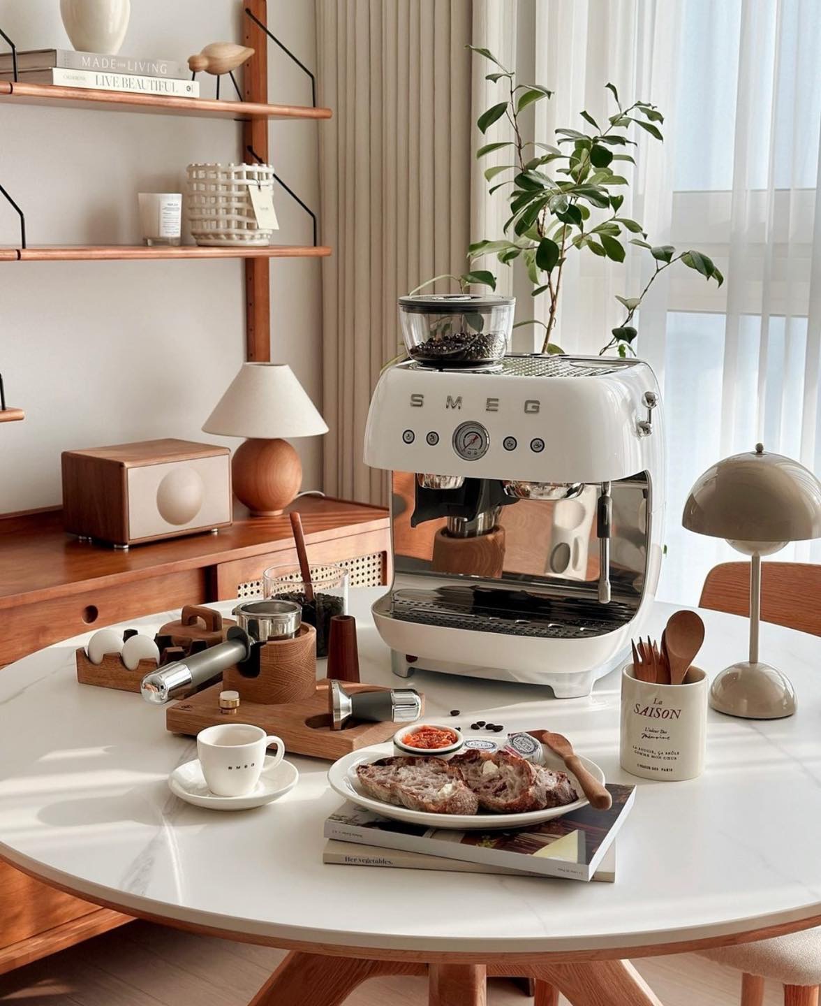 Máy pha cà phê tích hợp máy xay Smeg 50’s Style EGF03 (White)