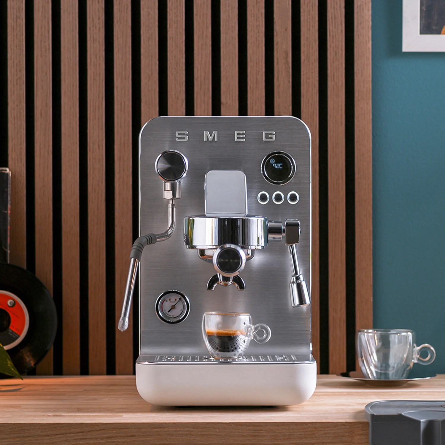 Máy pha cà phê Smeg Mini Pro EMC02 (White Matte)