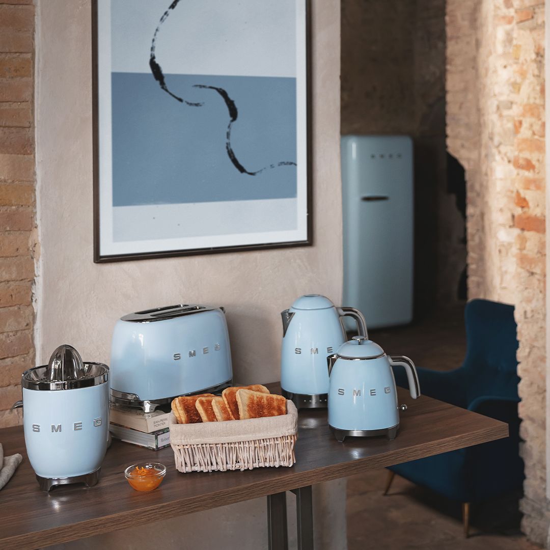 Máy nướng bánh mì Smeg 50's Style TSF01 (Blue)