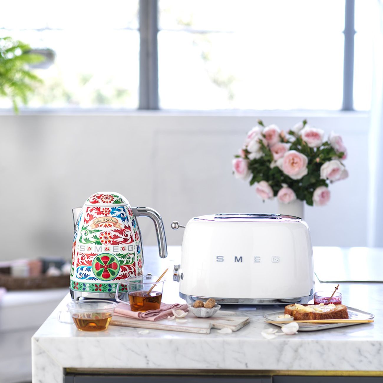 Máy nướng bánh mì Smeg 50's Style TSF01 (White)