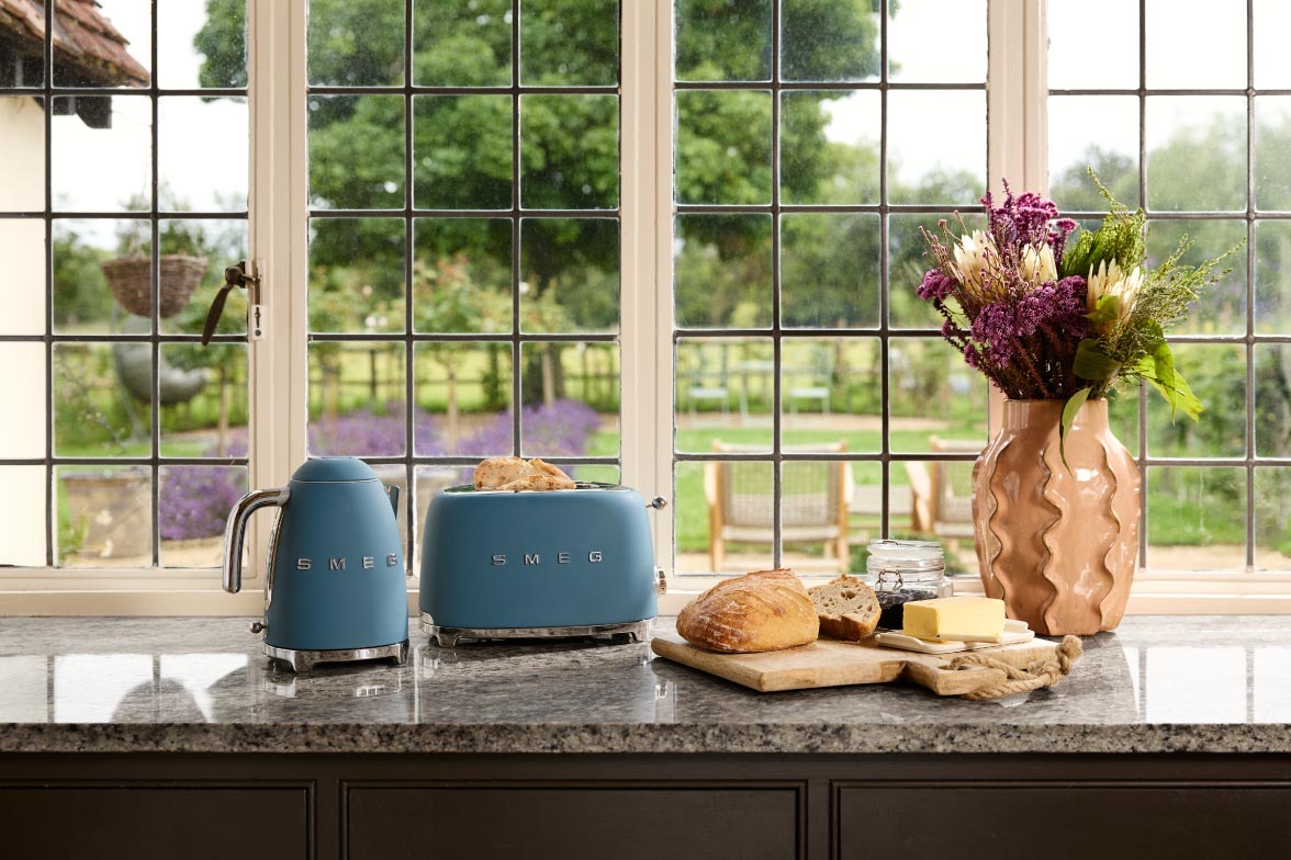 Máy nướng bánh mì Smeg 50's Style TSF01 (Storm Blue)