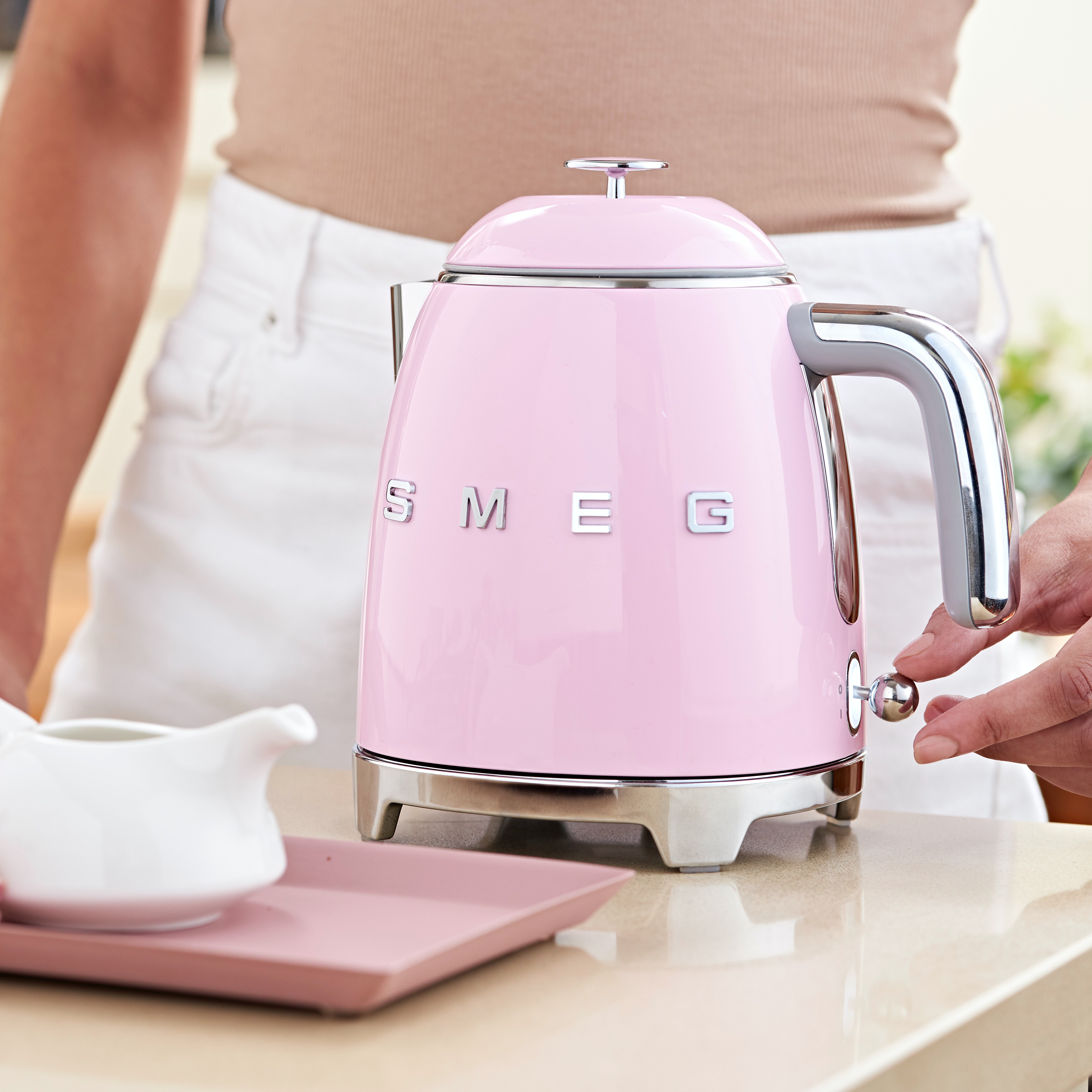 Ấm đun siêu tốc mini Smeg 50's Retro Style KLF05 (Pink)