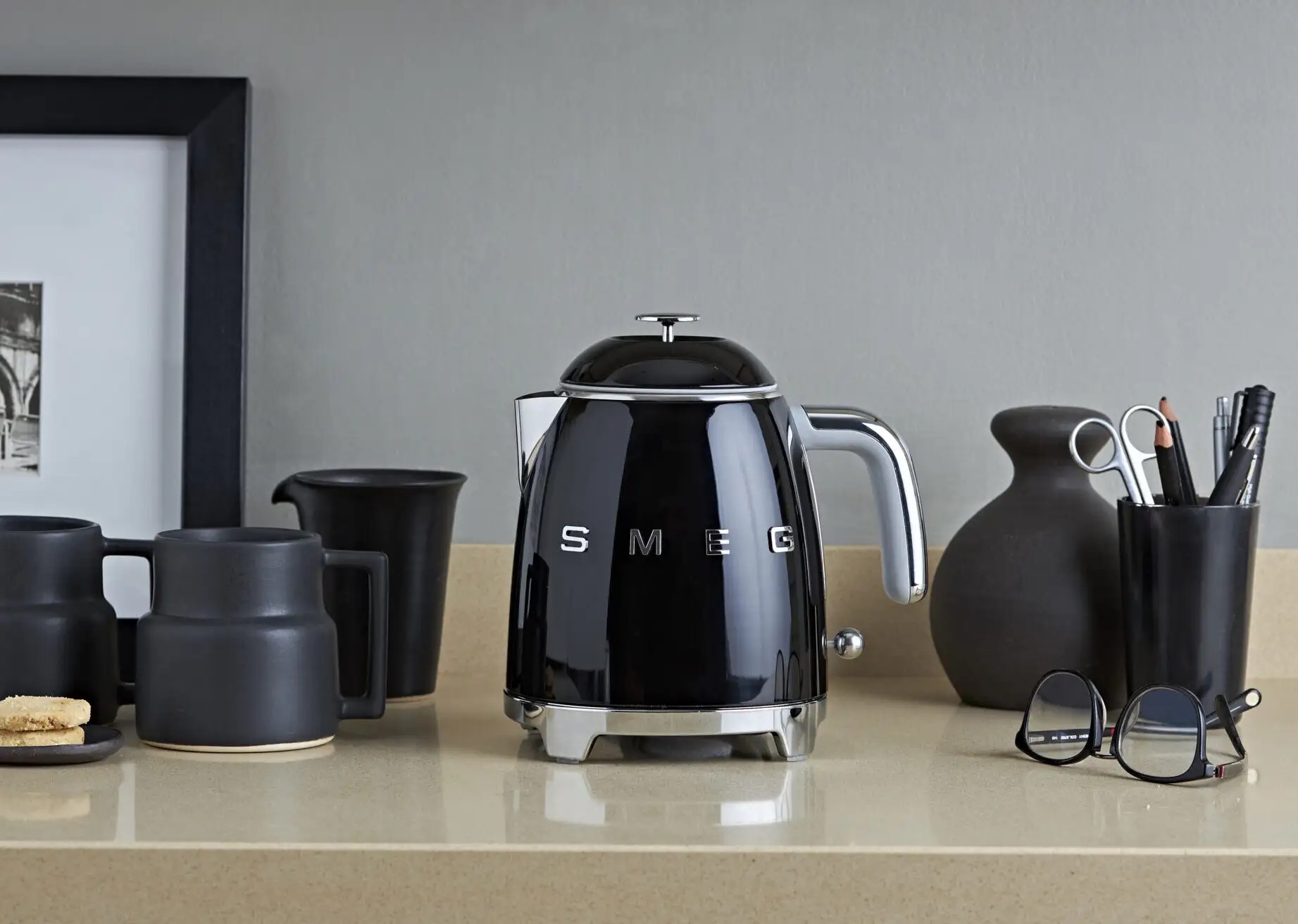 Ấm đun siêu tốc mini Smeg 50's Retro Style KLF05 (Black)