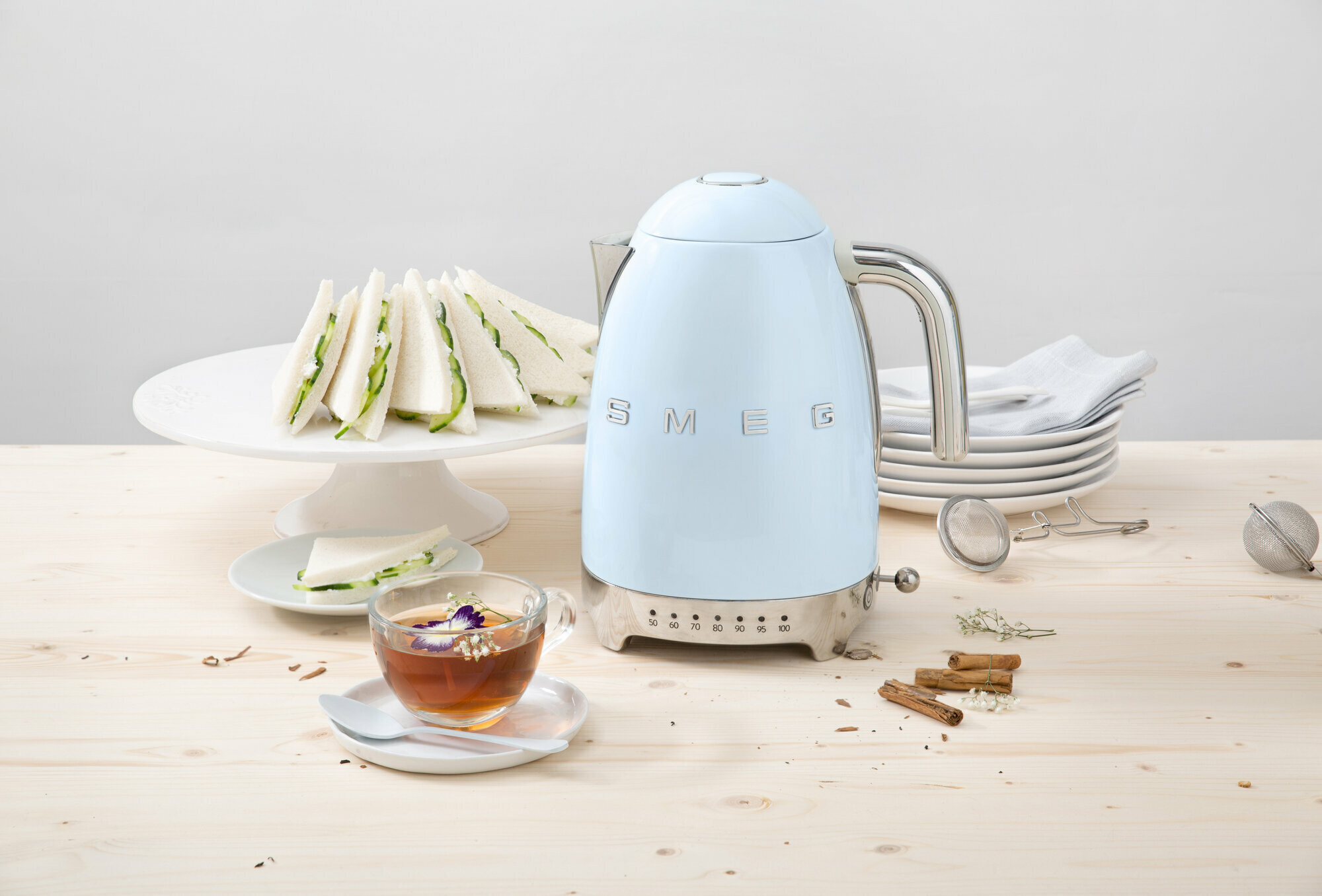 Ấm đun siêu tốc Smeg 50's Retro Style KLF03 (Blue)