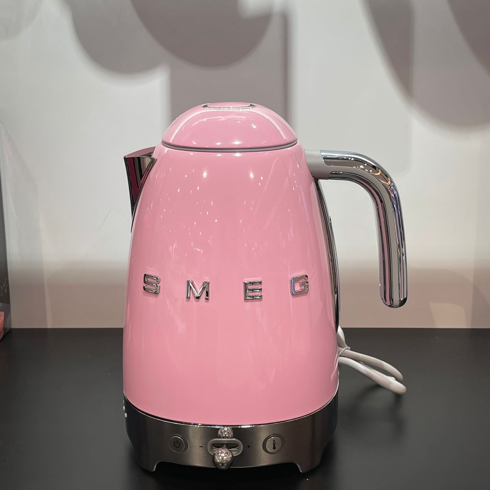 Ấm đun siêu tốc Smeg 50's Retro Style KLF04 (Pink)