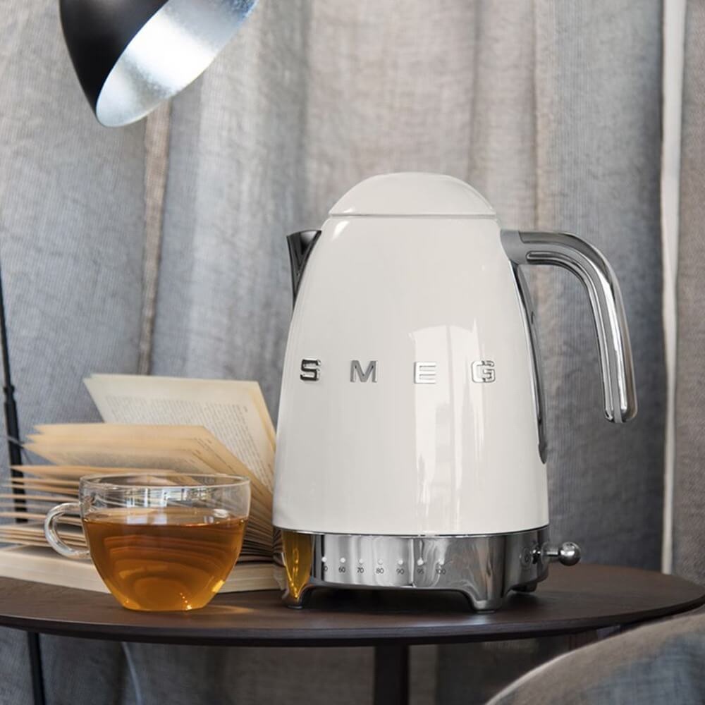 Ấm đun siêu tốc Smeg 50's Retro Style KLF04 (White)