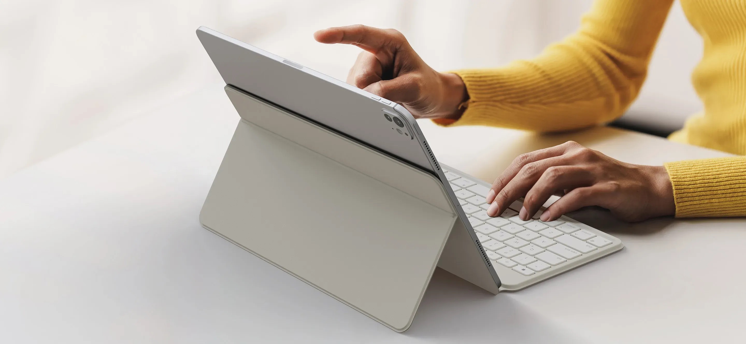 Bàn phím không dây Bluetooth Satechi OntheGo™ with Stand