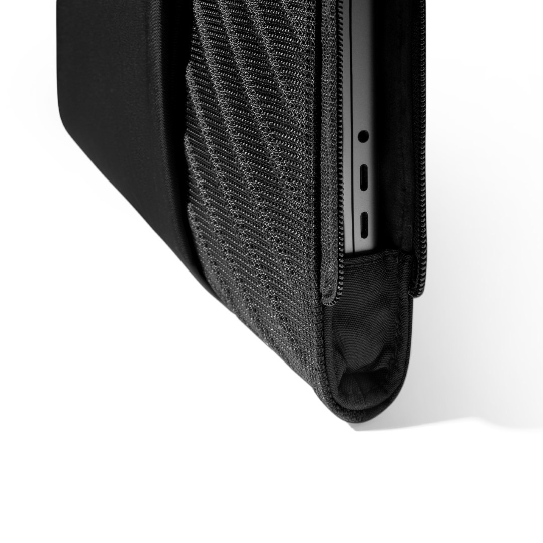 Túi chống sốc Tomtoc Voyage-A10 Premium Laptop/Macbook 13″