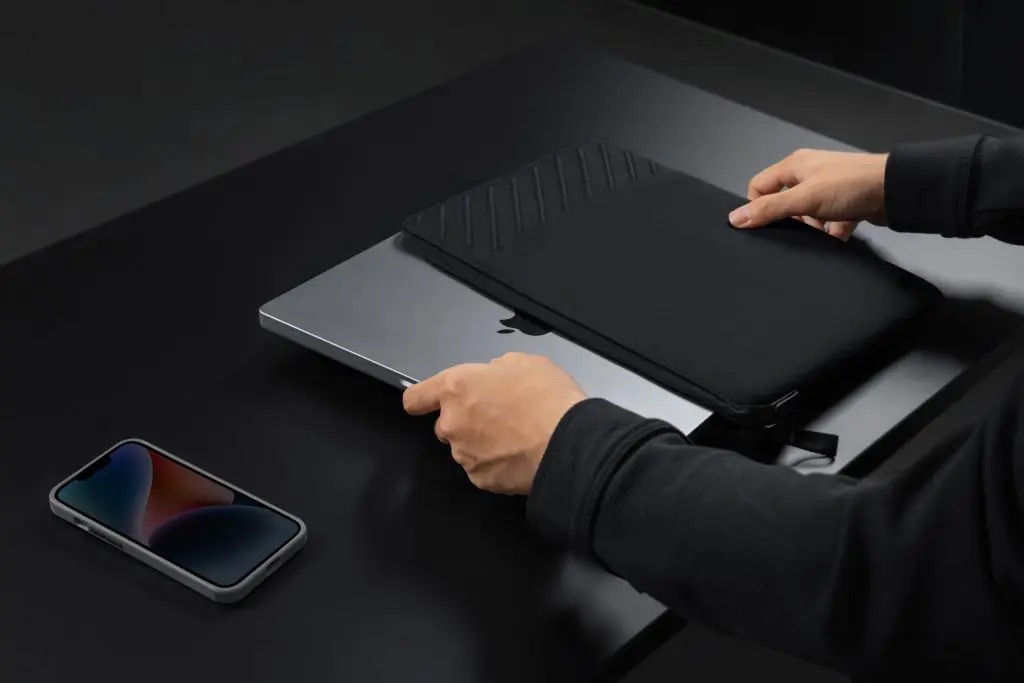 Túi chống sốc Tomtoc Voyage-A10 Premium Laptop/Macbook 13″