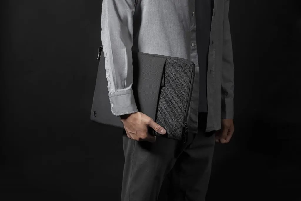 Túi chống sốc Tomtoc Voyage-A10 Premium Laptop/Macbook 13″