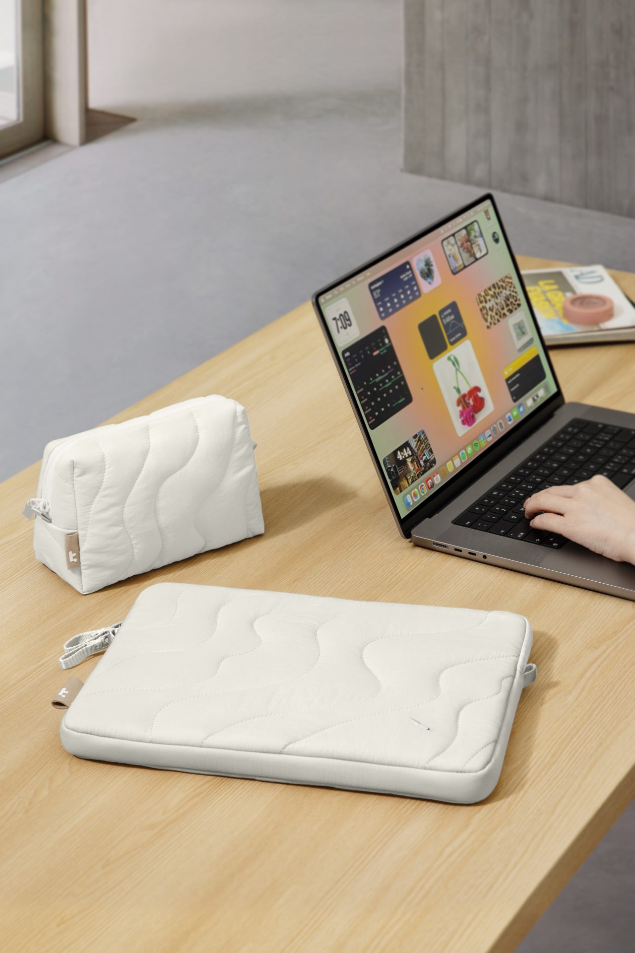 Túi chống sốc Tomtoc Terra-A27 Sleeve Kit Macbook/Laptop 14″