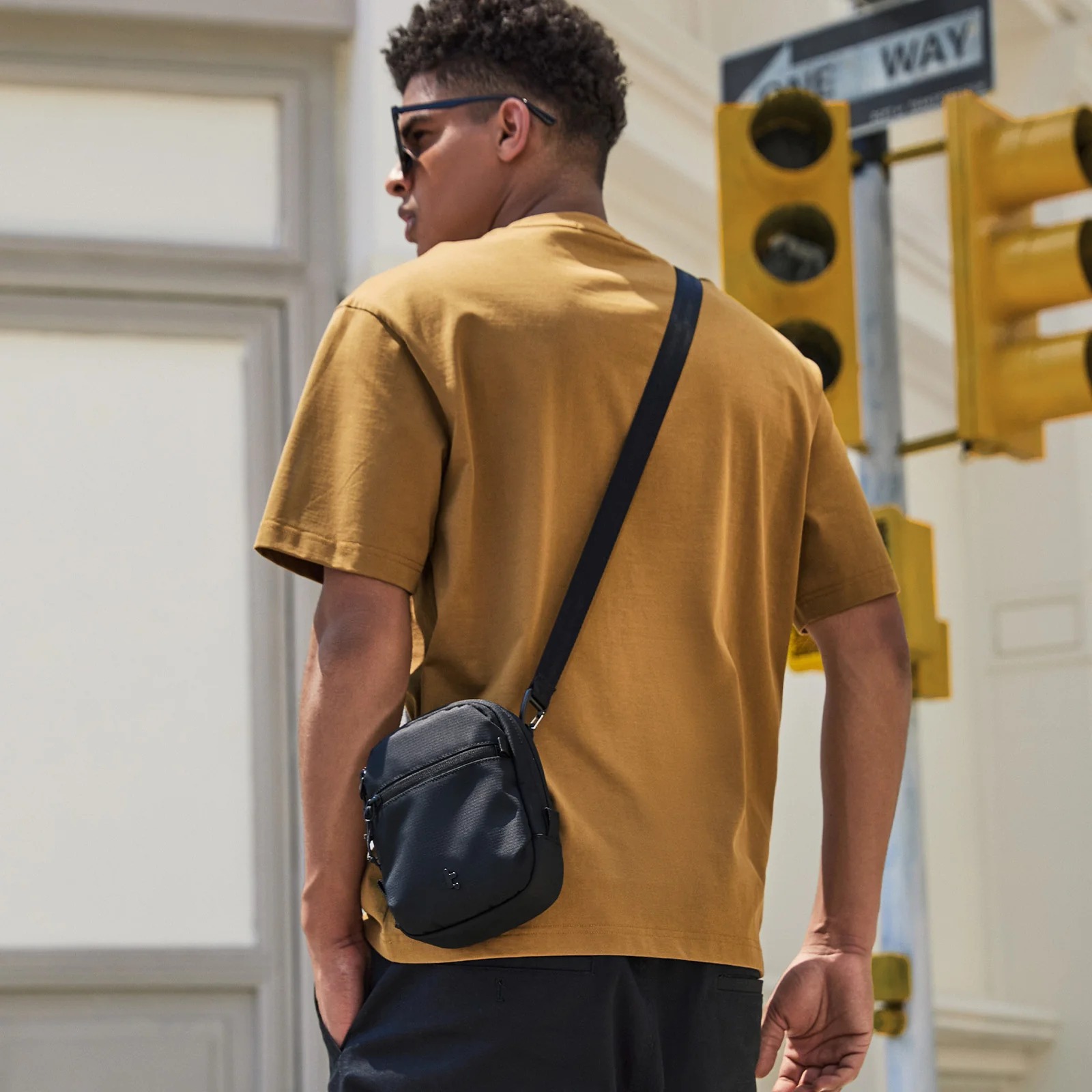 Túi đeo chéo Tomtoc Aviator T37 Travel Crossbody Bag