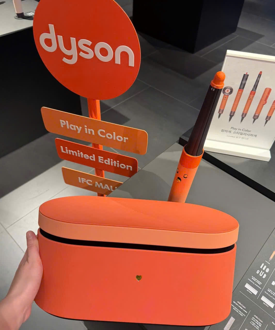 Máy tạo kiểu tóc thông minh Dyson Airwrap i.d. (Ceramic Apricot / Topaz) - Limited Edition