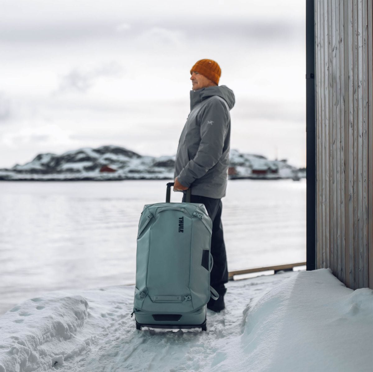Vali Thule Chasm Recycled Rolling Duffel 110L