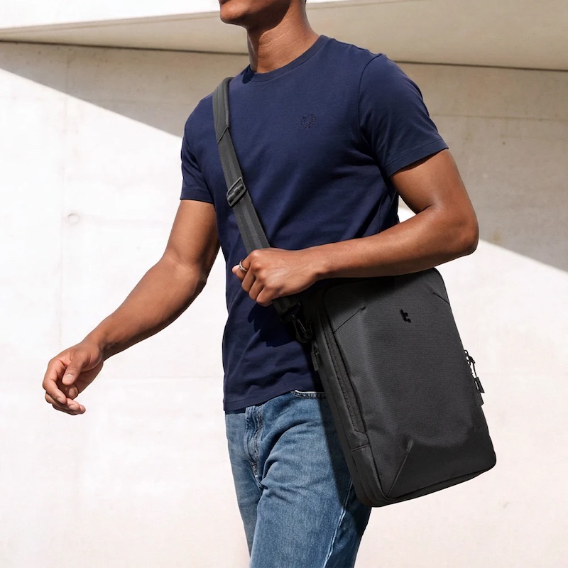 Túi đeo chéo Tomtoc UrbanEX-A04 Shoulder Bag for Laptop 14