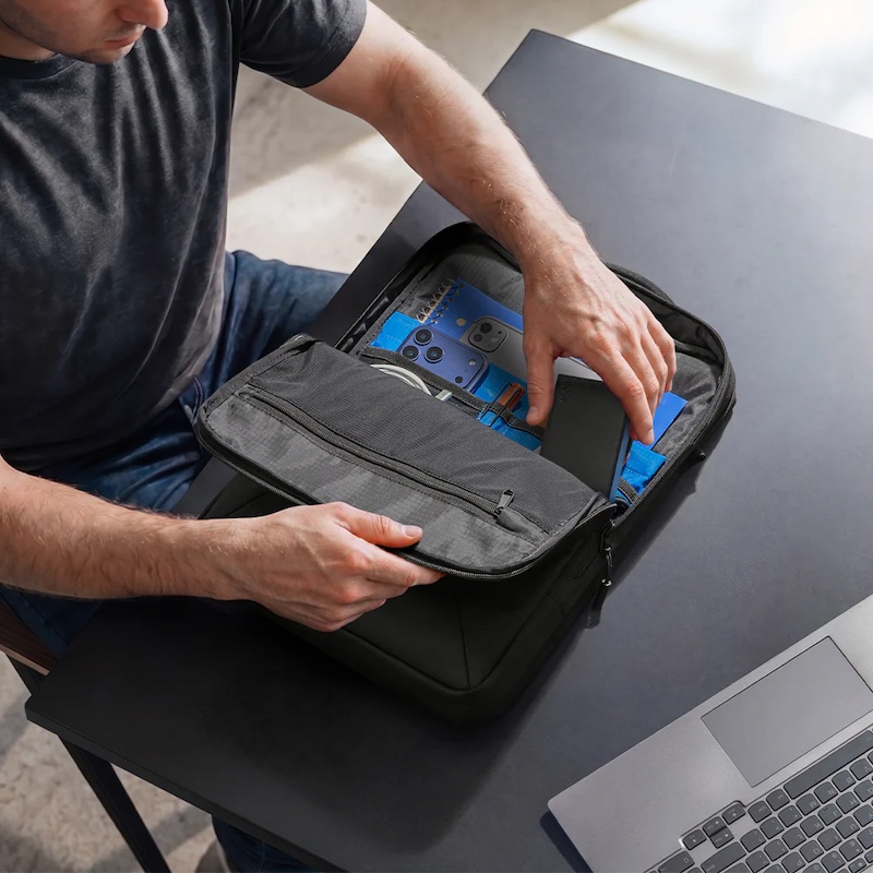 Túi đeo chéo Tomtoc UrbanEX-A04 Shoulder Bag for Laptop 14