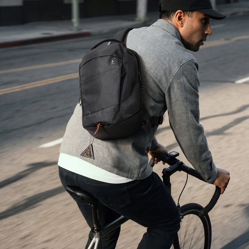 Túi đeo vai Tomtoc UrbanEX-T30 Sling Bag 10L for Laptop 14