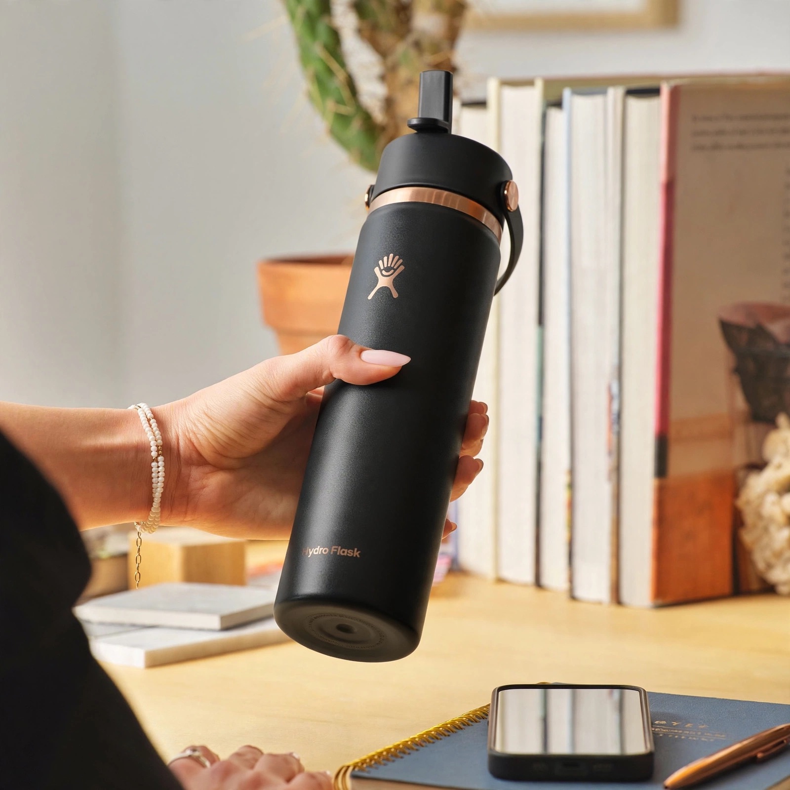 Bình giữ nhiệt Hydro Flask Wide Flex Straw Cap 24 OZ (710ml) - Black ARC (Limited Edition)