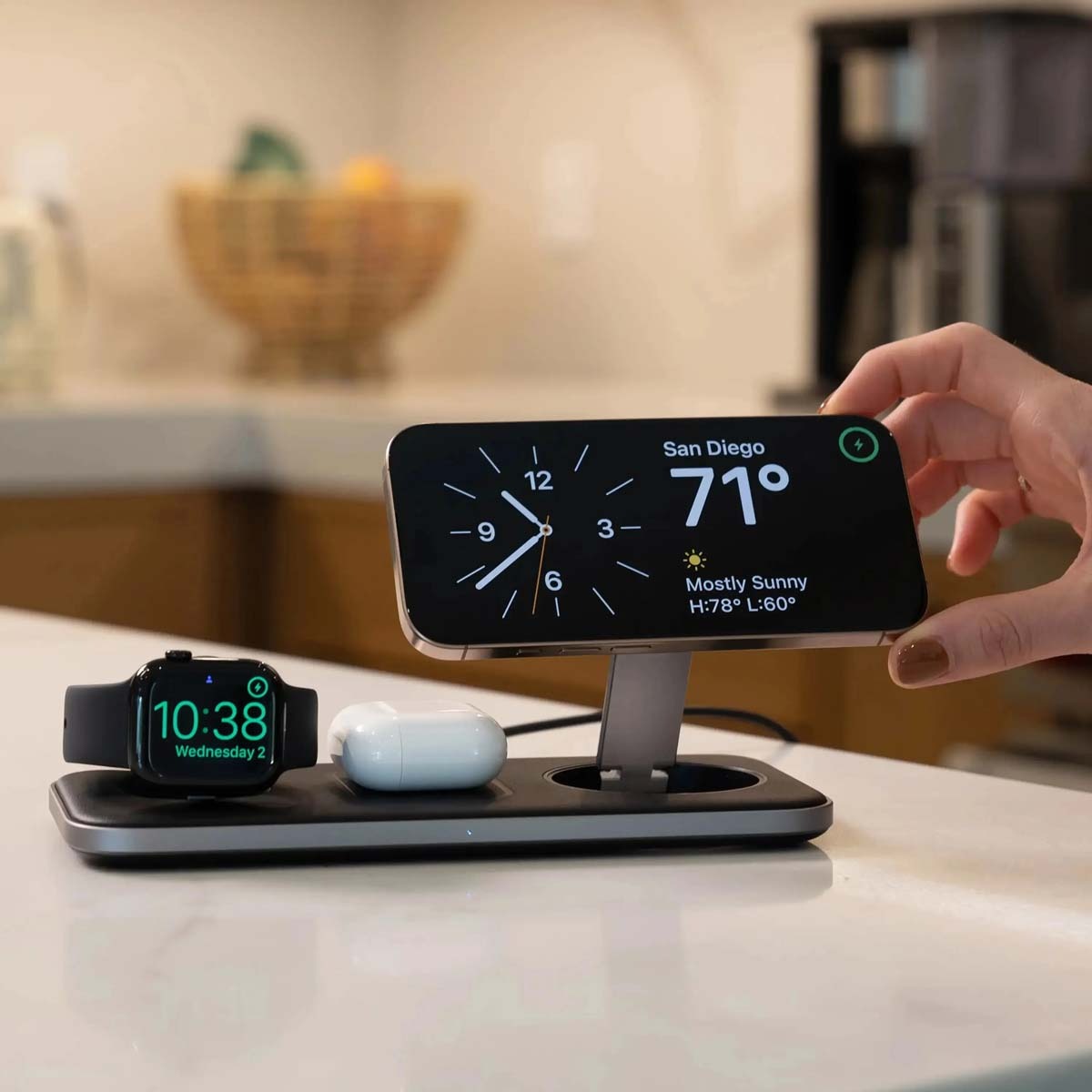 Đế sạc không dây Satechi 3 in 1 Qi2 Trio Wireless Charging Pad