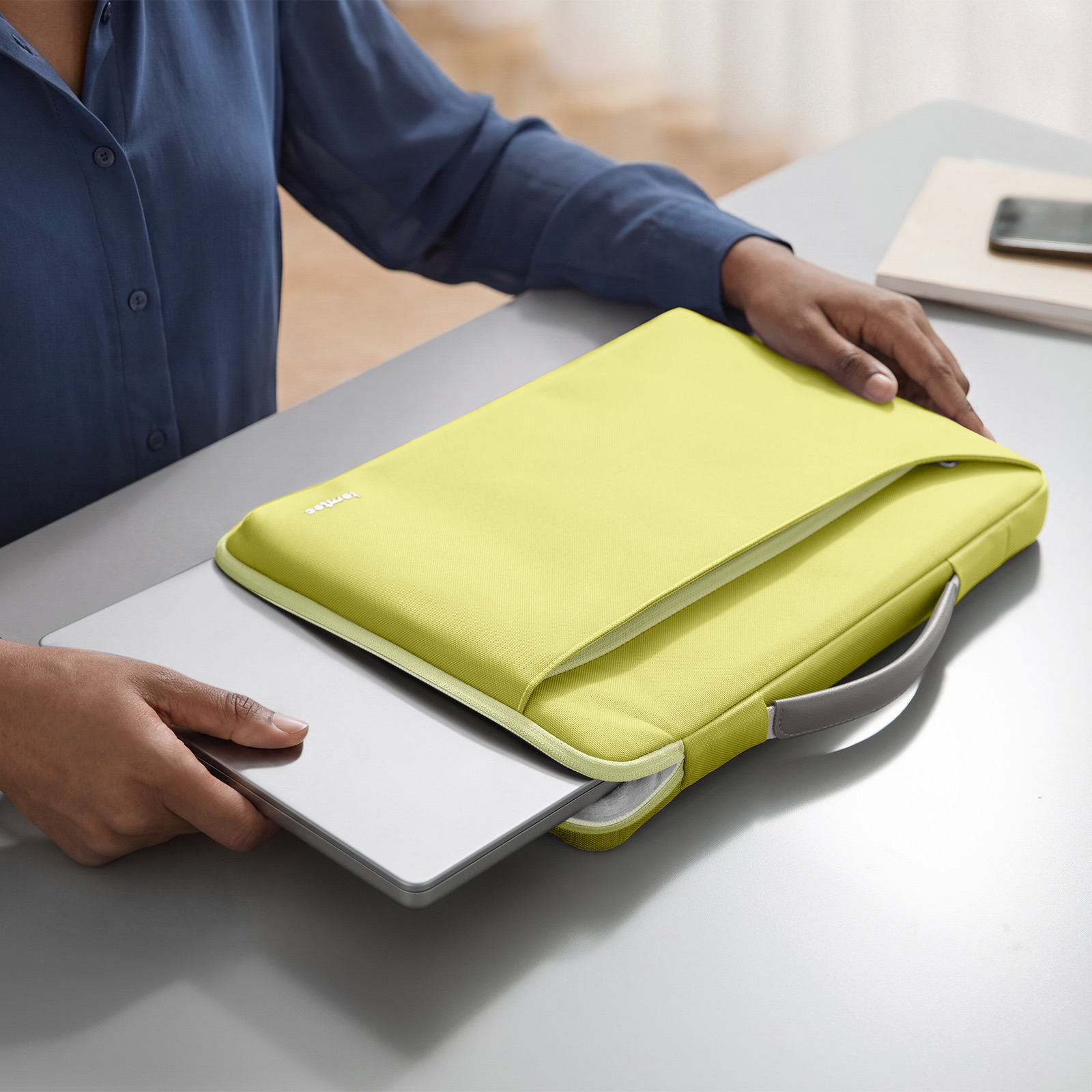 Túi xách chống sốc Tomtoc A22 Defender Briefcase for Macbook 13