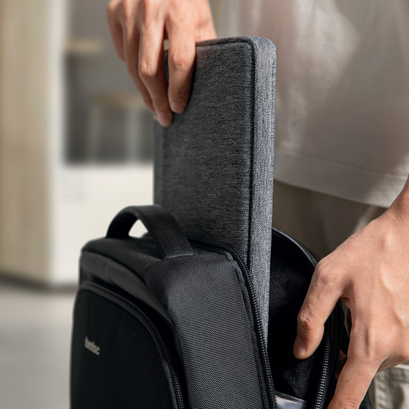 Túi chống sốc Tomtoc A18 Slim Laptop Sleeve for Macbook 14 inch