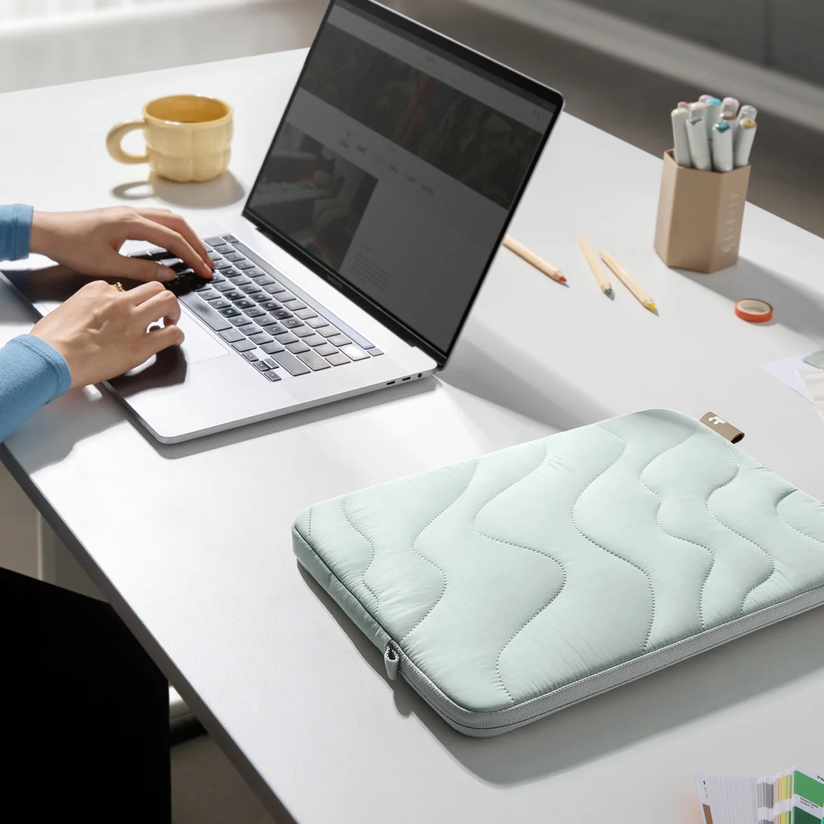 Túi chống sốc Tomtoc Terra A27 (Macbook/Ultrabook 16