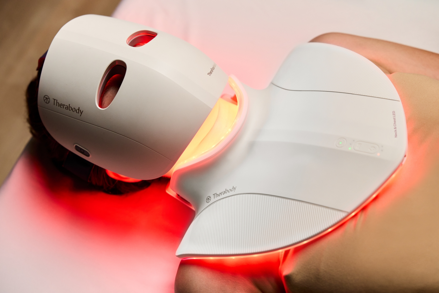 Thiết bị chăm sóc da cổ và ngực Therabody Neck & Chest LED