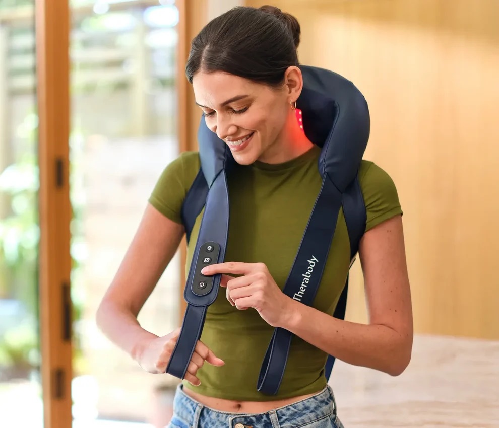 Máy massage cổ và lưng trên Therabody ThermNeck & Upper Back