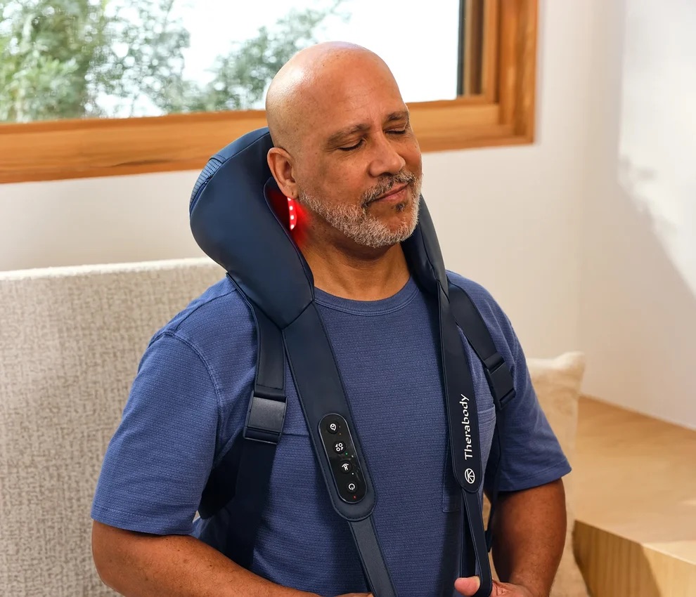 Máy massage cổ và lưng trên Therabody ThermNeck & Upper Back