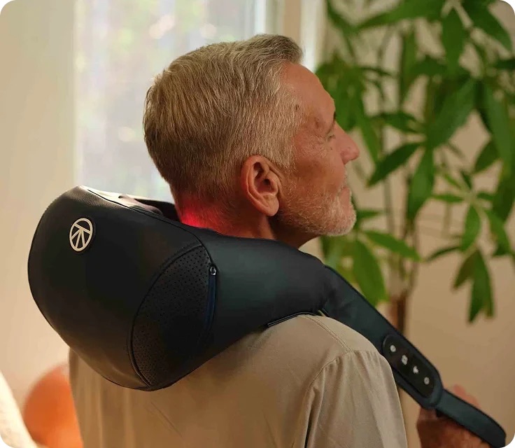 Máy massage cổ và lưng trên Therabody ThermNeck & Upper Back