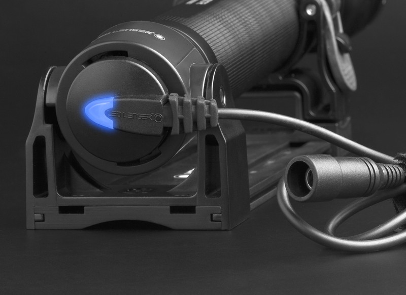Đèn pin siêu sáng Ledlenser X21R.2 (3000lm)