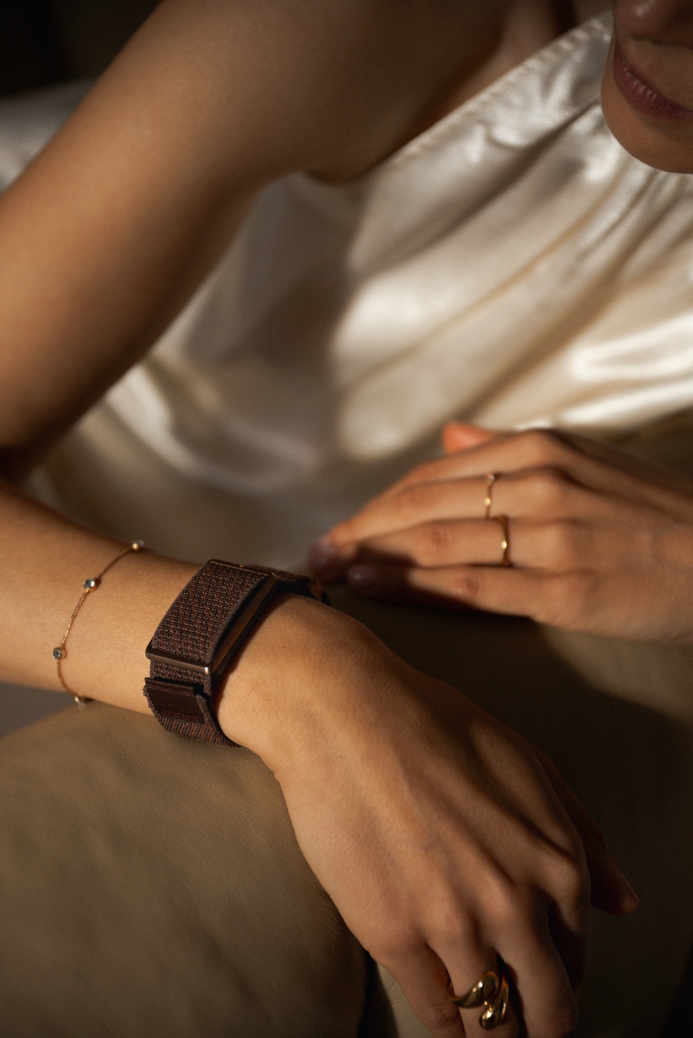 Vòng đeo tay sức khoẻ Polar Loop (Brown Copper)