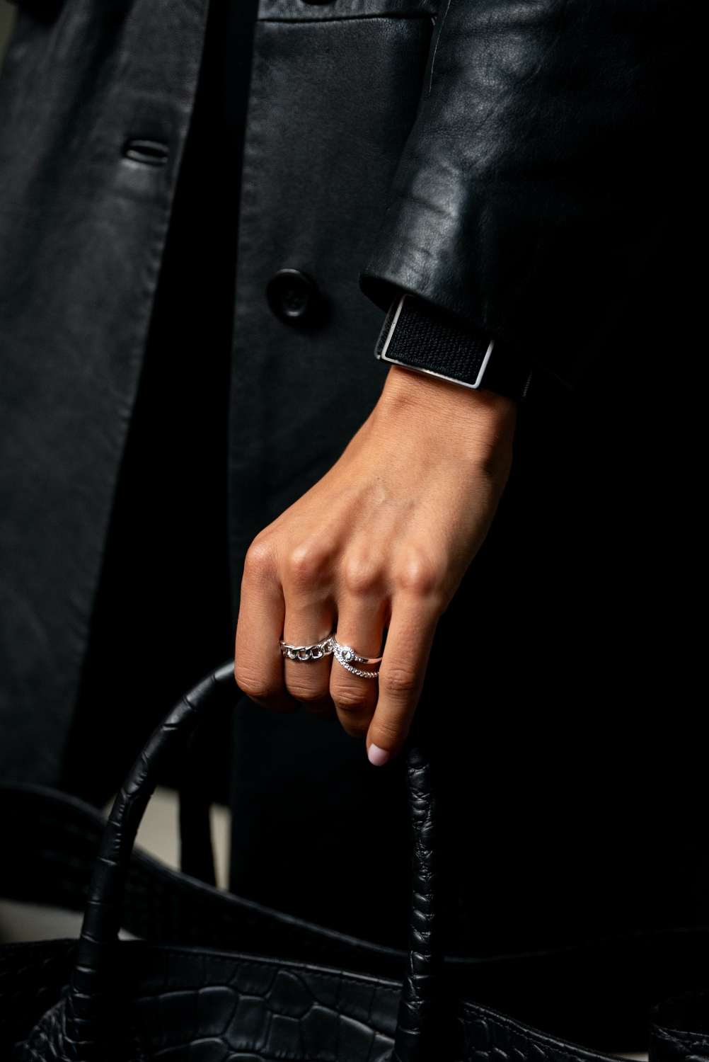 Vòng đeo tay sức khoẻ Polar Loop (Night Black)