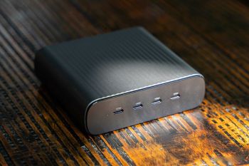 HyperJuice 245W GaN : bộ sạc 4 cổng USB-C công suất lớn nhất từ HyperJuice