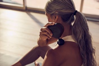 Thiết bị massage cầm tay Theragun Mini gen 2 - Thế hệ mới nhiều cải tiến