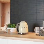 Ấm đun siêu tốc mini Smeg 50's Retro Style KLF05 (Cream)