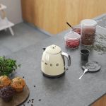 Ấm đun siêu tốc mini Smeg 50's Retro Style KLF05 (Cream)