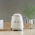 Ấm đun siêu tốc mini Smeg 50's Retro Style KLF05 (Cream)