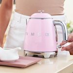 Ấm đun siêu tốc mini Smeg 50's Retro Style KLF05 (Pink)