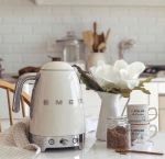 Ấm đun siêu tốc Smeg 50's Retro Style KLF04 (Cream)