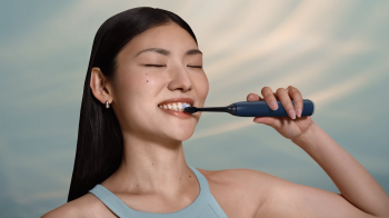 Bàn chải điện Philips Sonicare Series 6500 HX7413