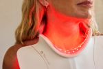 Thiết bị chăm sóc da cổ và ngực Therabody Neck & Chest LED